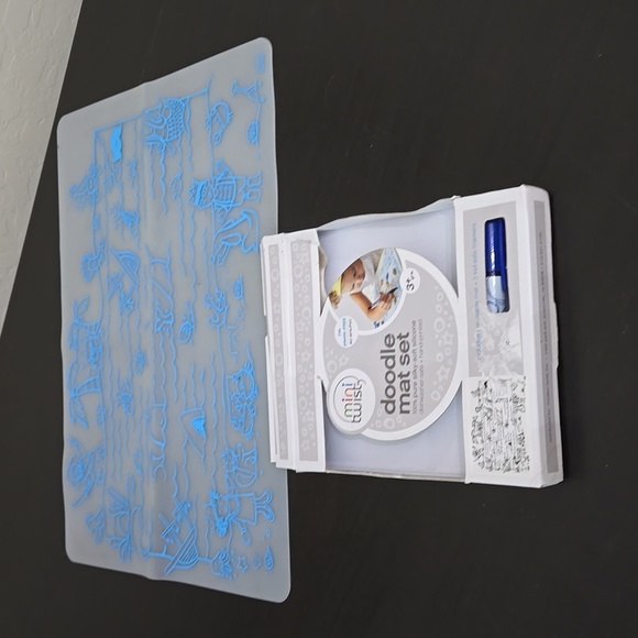 Mini Twist Doodle Mat Set modern-twist 10 x 14 Reusable Coloring Doodle Mats - Picture 5 of 8